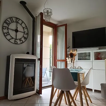 Rosmarino 300 Mt From The فيلة